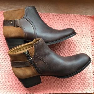 Excellent Condition - Clark’s Maypearl Lilac Boots